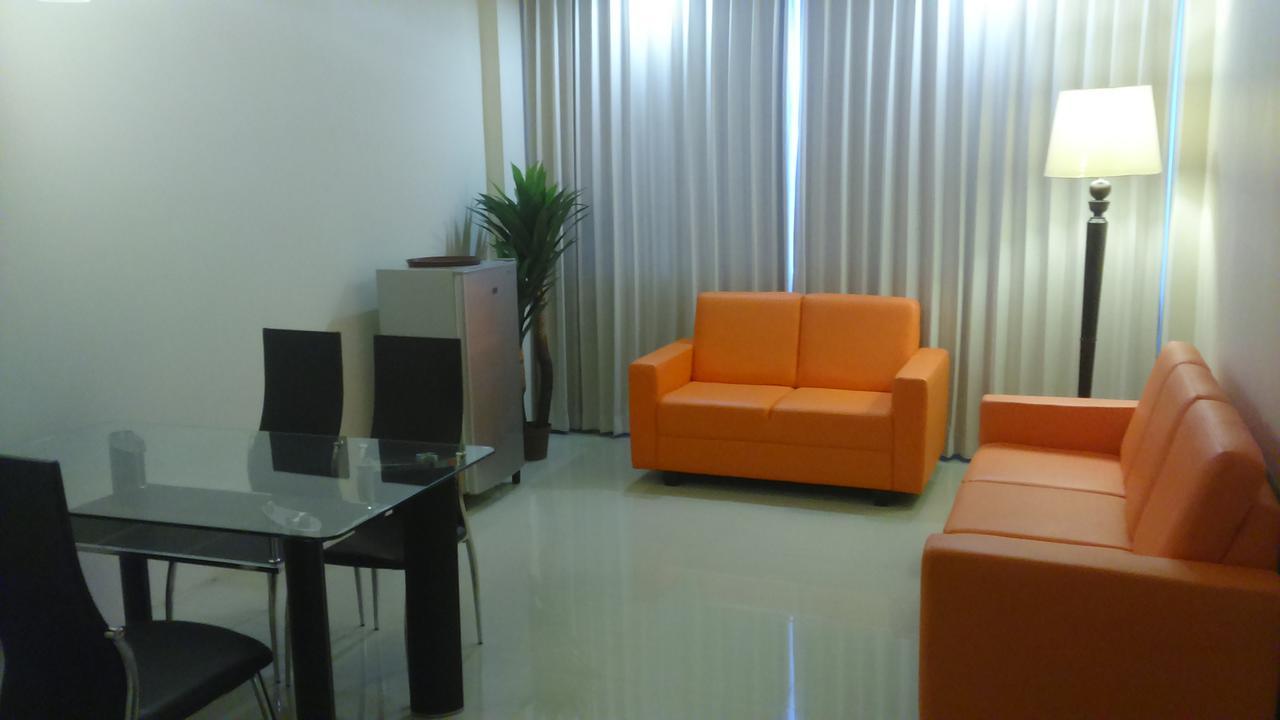 Hotel Kharisma Madiun Extérieur photo