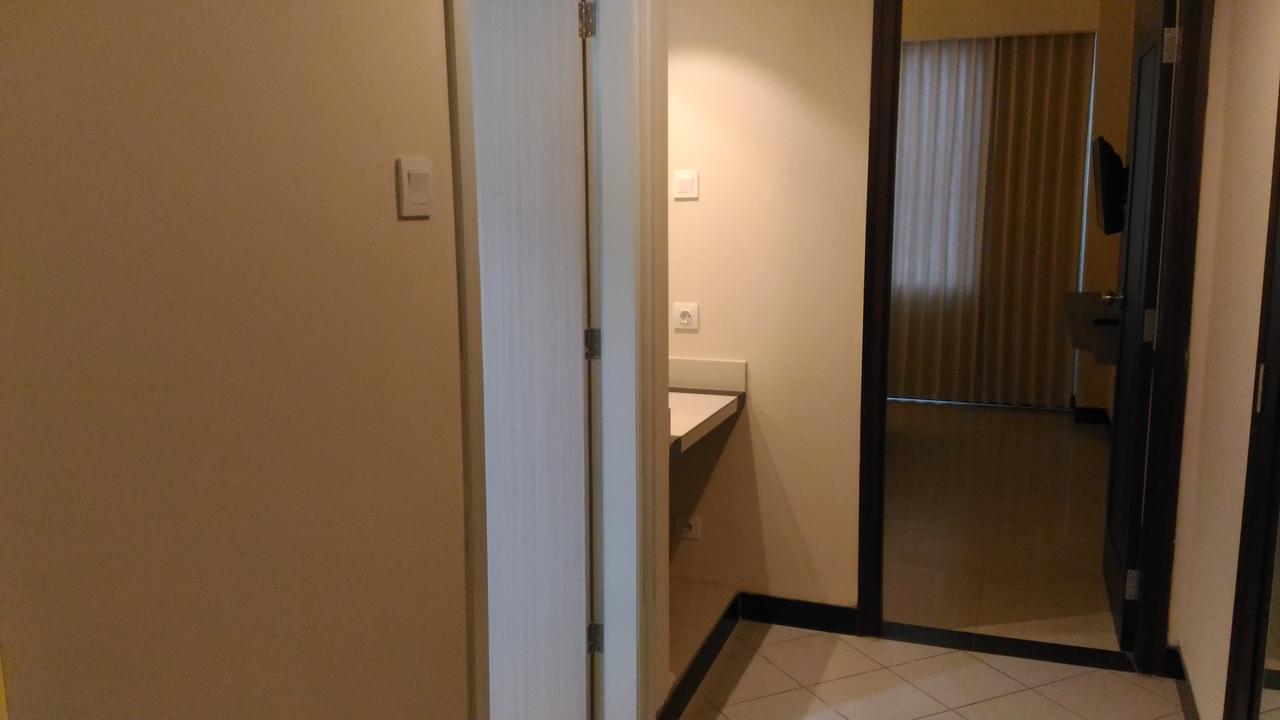 Hotel Kharisma Madiun Extérieur photo