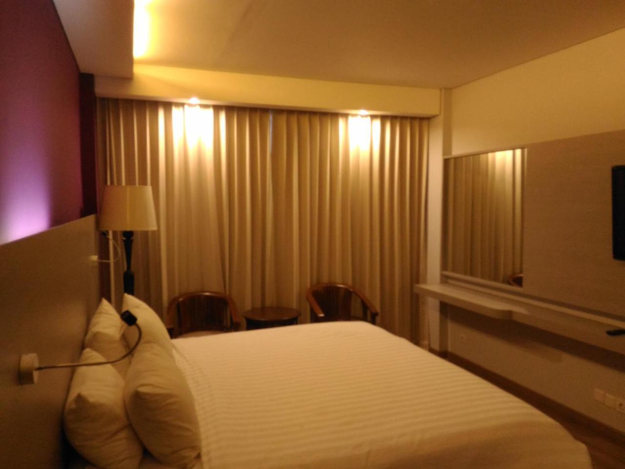 Hotel Kharisma Madiun Extérieur photo