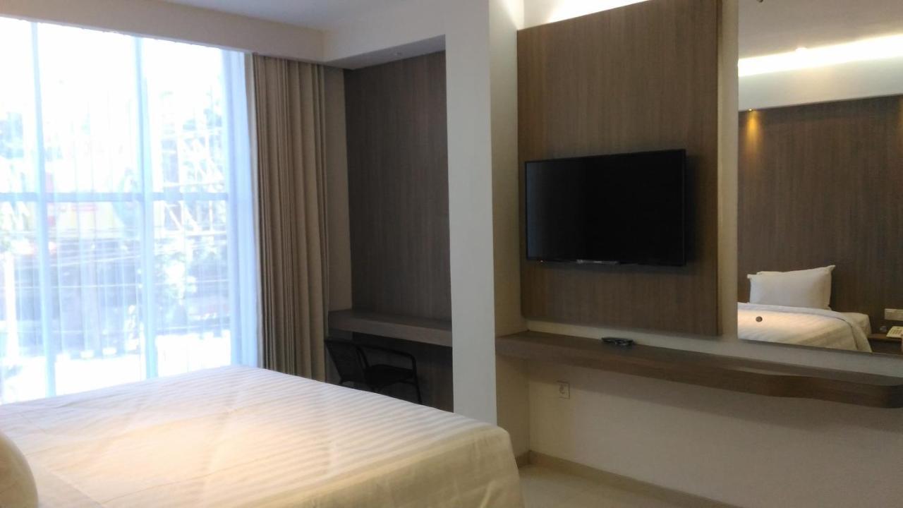 Hotel Kharisma Madiun Extérieur photo