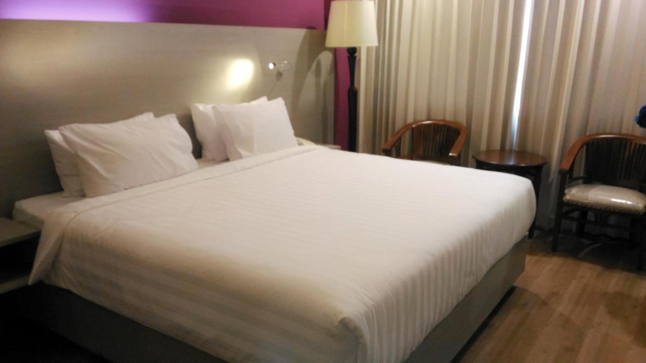 Hotel Kharisma Madiun Extérieur photo
