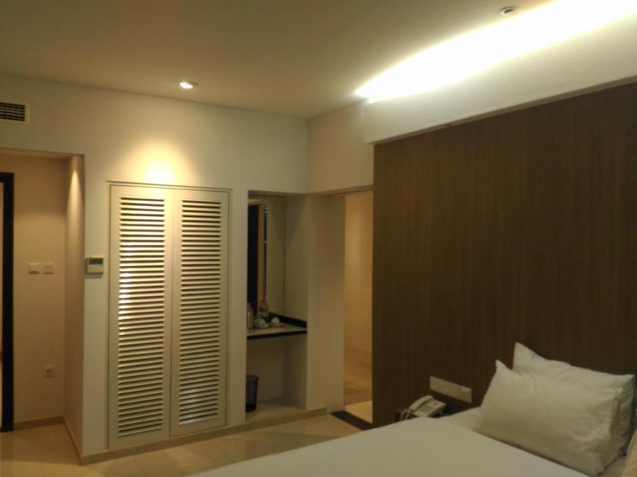 Hotel Kharisma Madiun Extérieur photo
