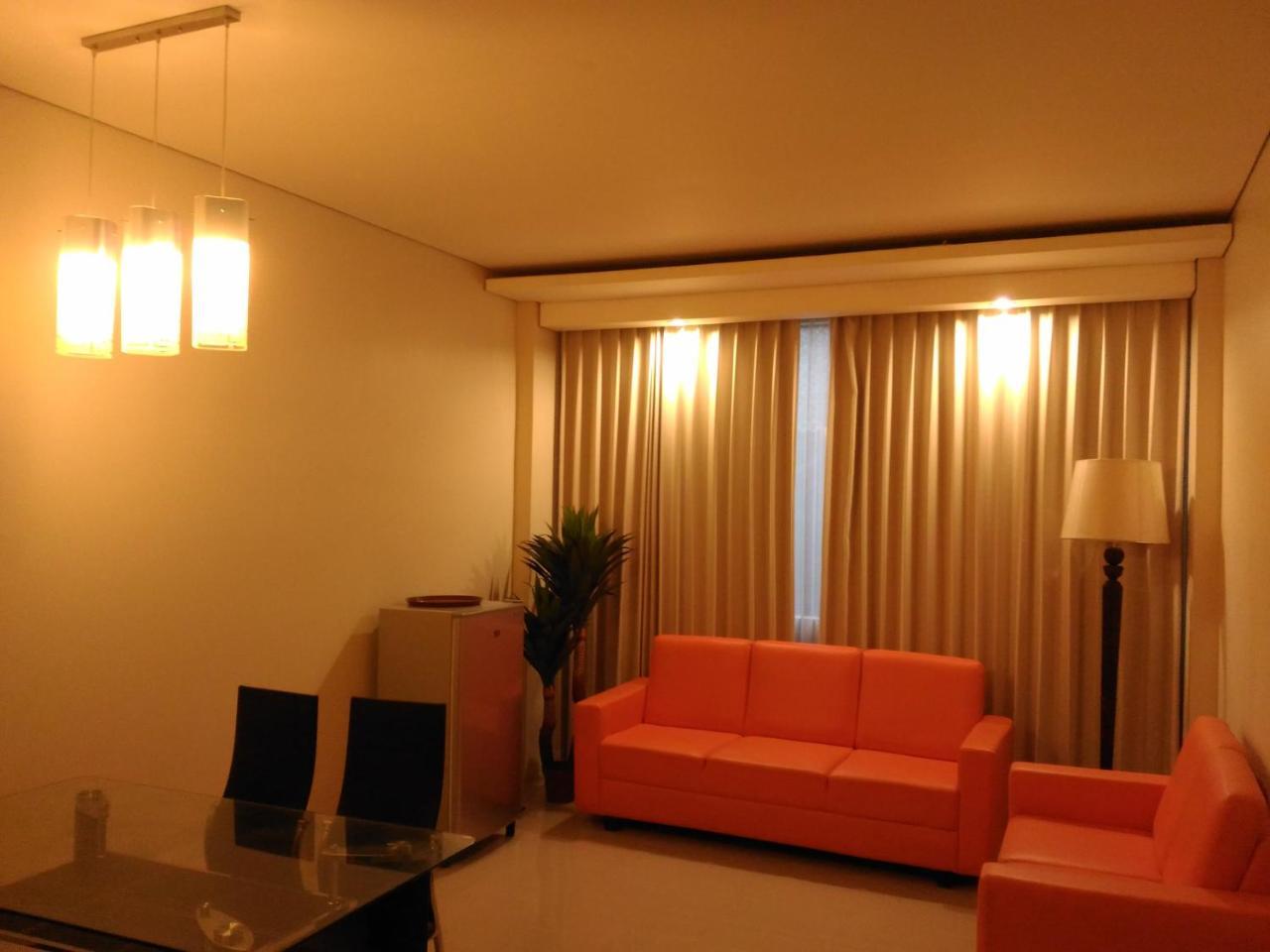 Hotel Kharisma Madiun Extérieur photo